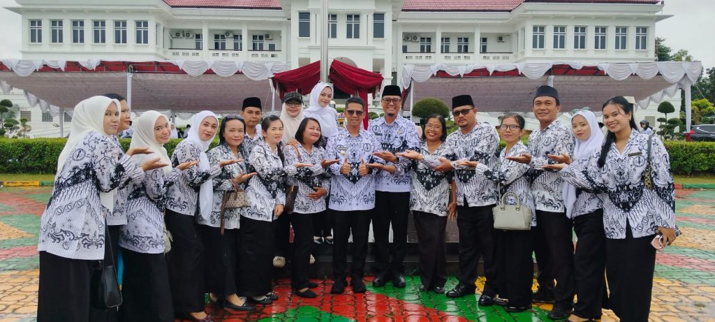 Upacara dalam Rangka Memperingati HUT PGRI Ke-80 dan Hari Guru Nasional tahun 2025 Berlangsung dengan Khidmat